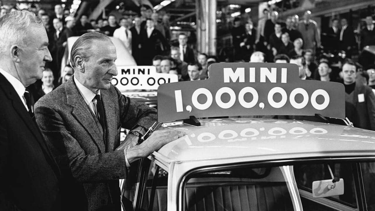 SİMGE HALİNE GELMİŞ BİR OTOMOBİLİN YARATICISI: ALEC ISSIGONIS. SİMGE HALİNE GELMİŞ BİR OTOMOBİLİN YARATICISI: ALEC ISSIGONIS.